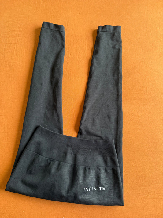 Infinite Leggings - Size Small