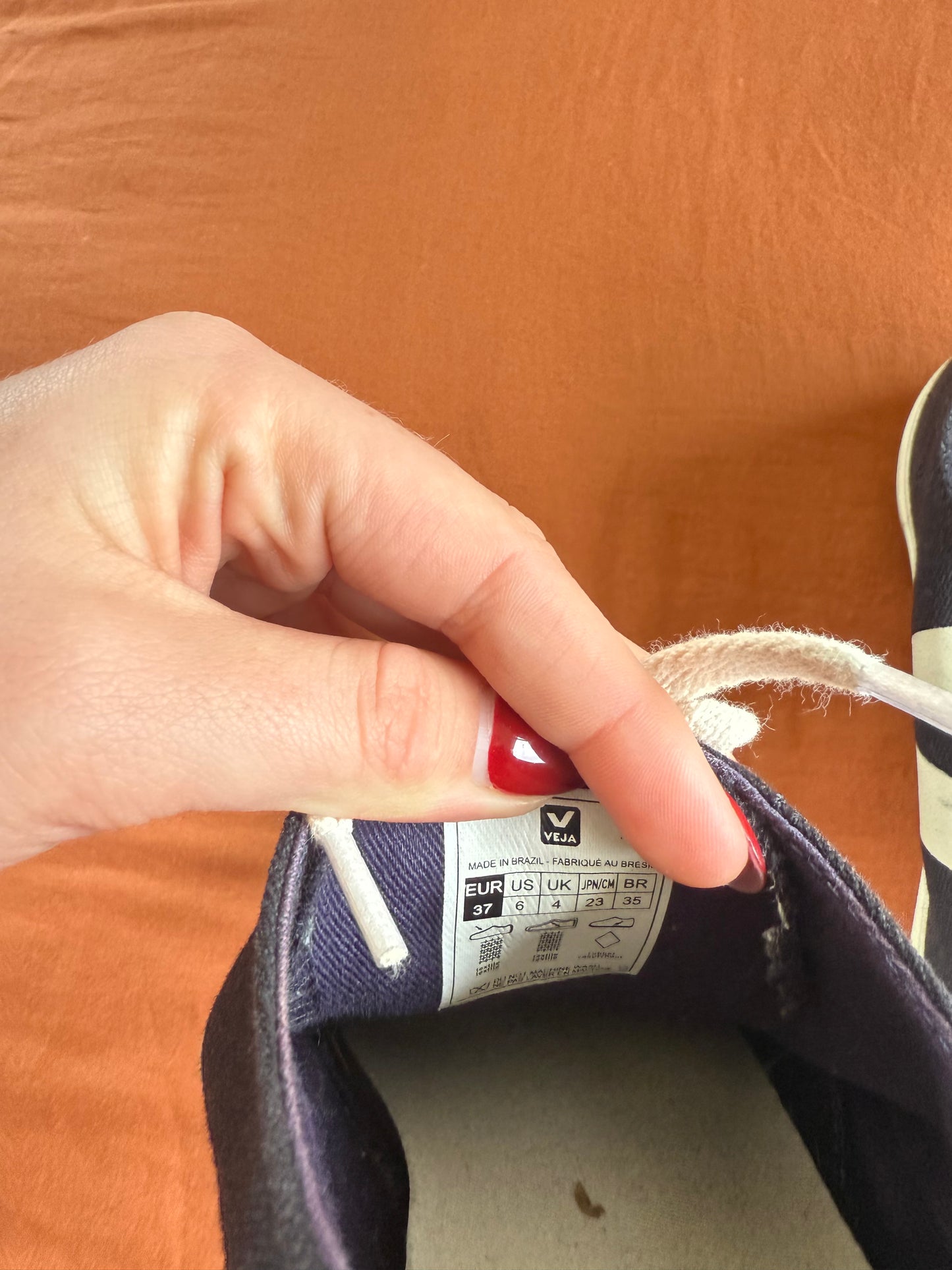 Veja Shoes - Size EU 37