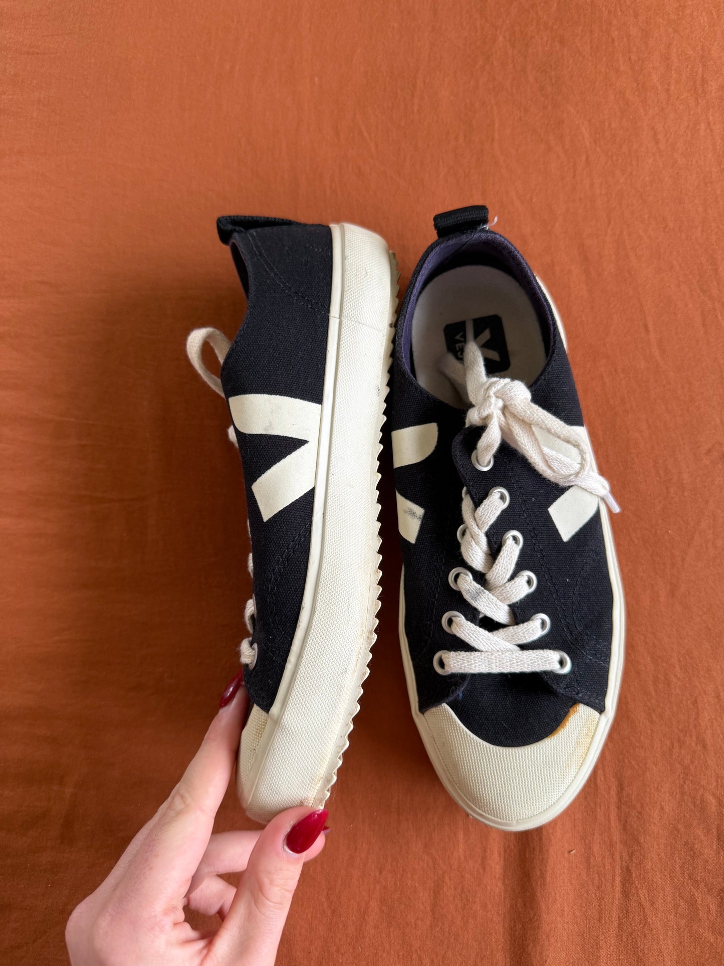 Veja Shoes - Size EU 37
