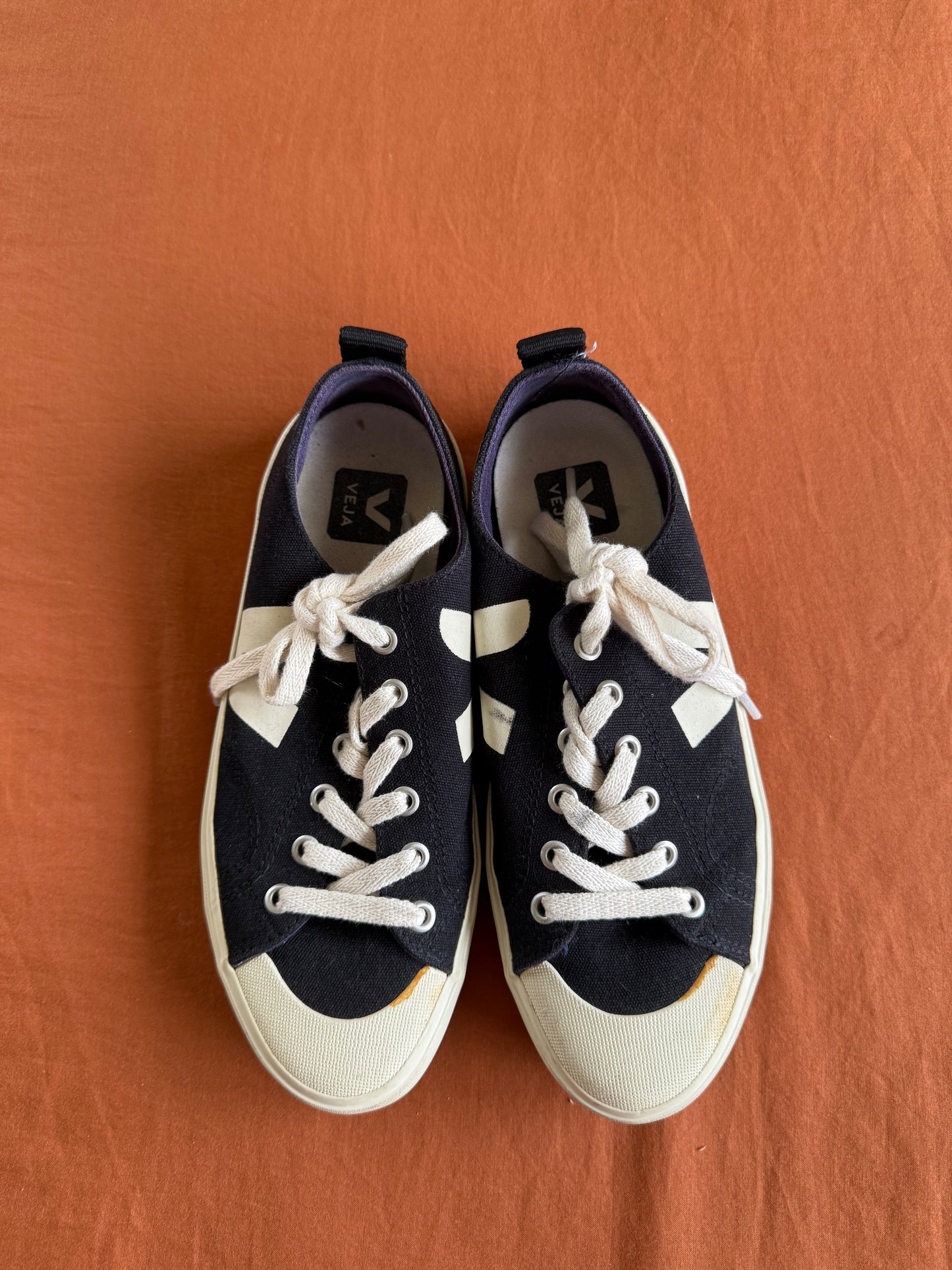 Veja Shoes - Size EU 37